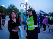 熊猫直播-赛地聚焦——足总杯赛后热度飙升，法兰克福官宣签约，赛场秩序良好，心理建设被强调的简单介绍