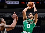 熊猫体育-塔图姆与50激战澳大利亚队分钟，比赛局势复杂胜负难料！，JackeyLove焦点对战赢得满堂喝彩的简单介绍